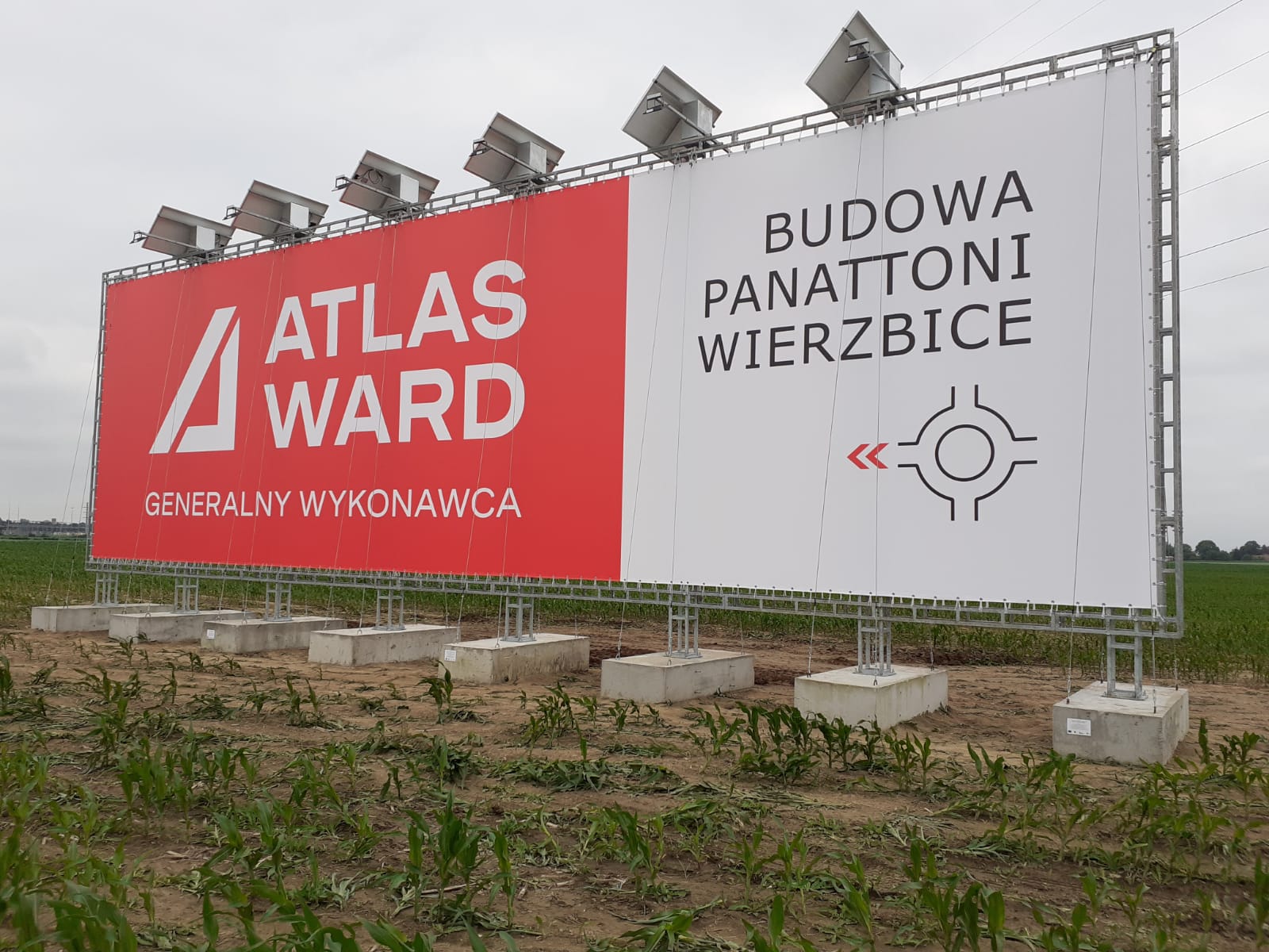 Konstrukcje wielkoformatowe przy autostradach